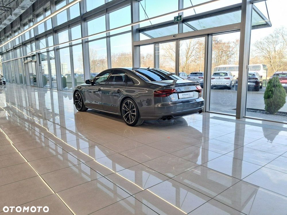 Audi S8 - 5