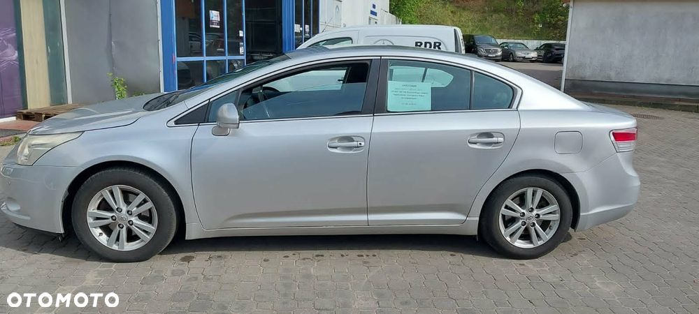 Toyota Avensis 1.8 Sol - 9