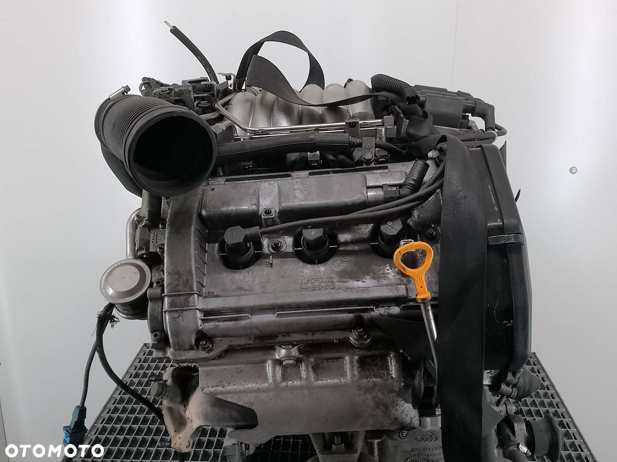 SILNIK AUDI A4 B6 073103021AE 2.8 V6 - 4