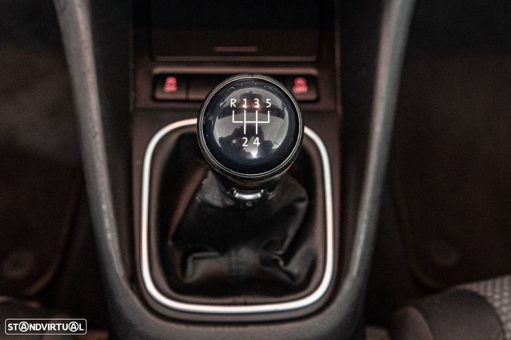 VW Golf Cabriolet 1.6 TDi BlueMotion - 28