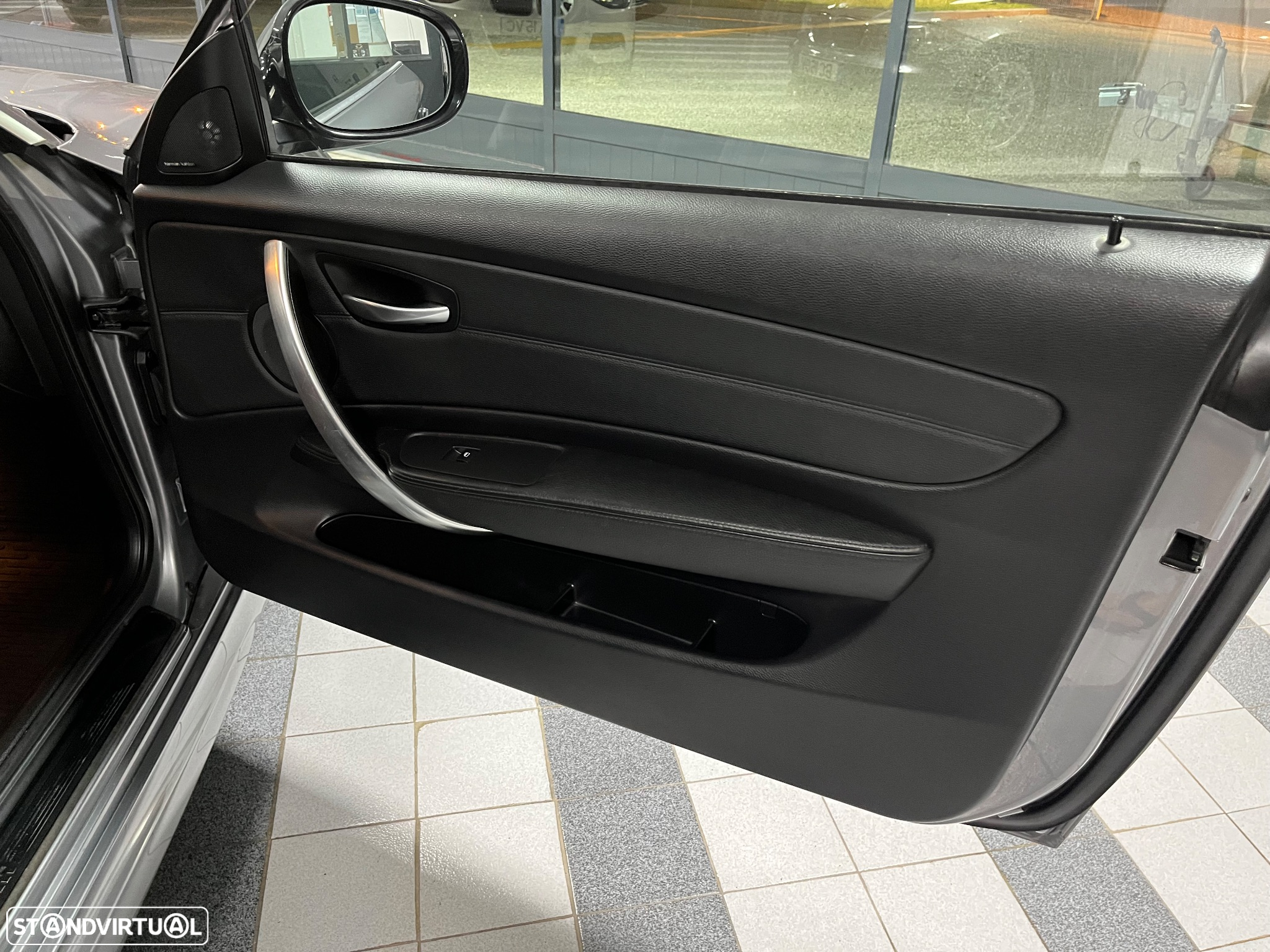BMW 118 d Cabrio Limited Edition Lifestyle c/ M Sport Pack - 24