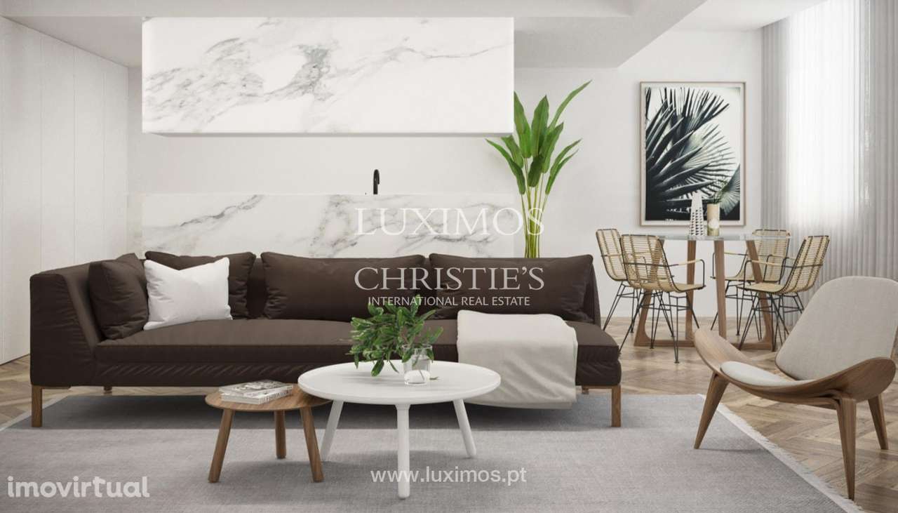 Apartamento T3 de charme com varanda à venda no centro do Porto - Grande imagem: 2/18