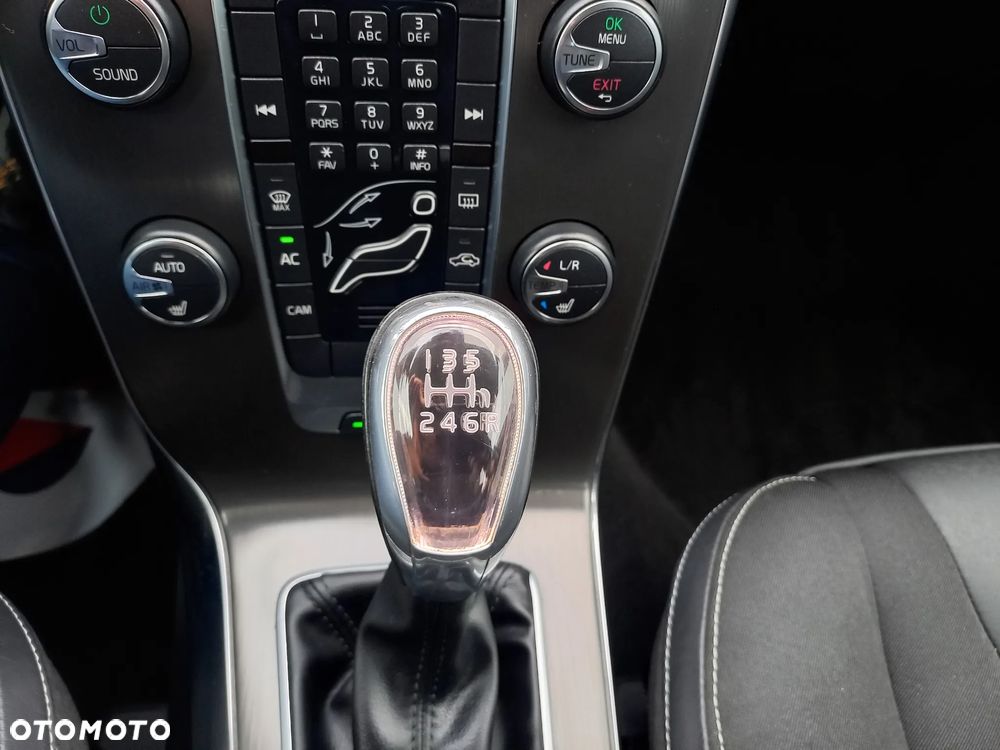 Volvo V40 D3 Momentum - 34