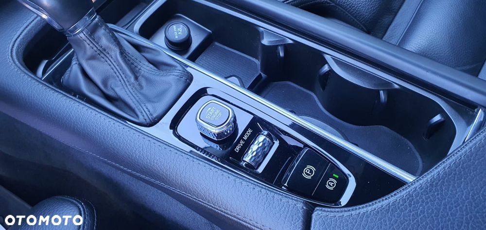 Volvo V90 D4 Momentum - 22