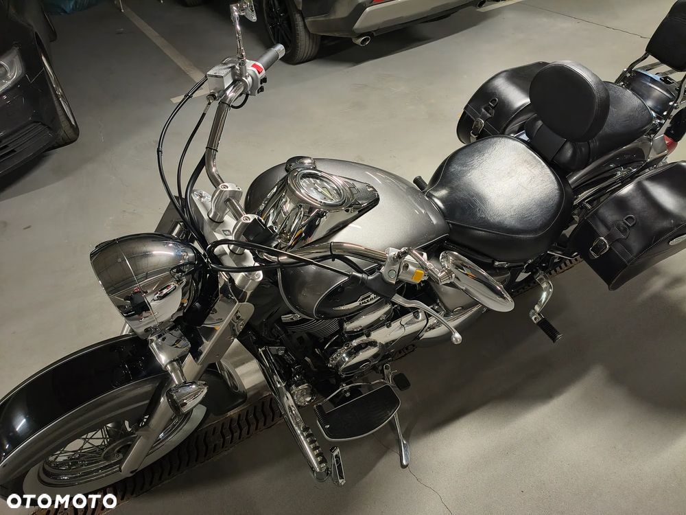 Suzuki Intruder - 8