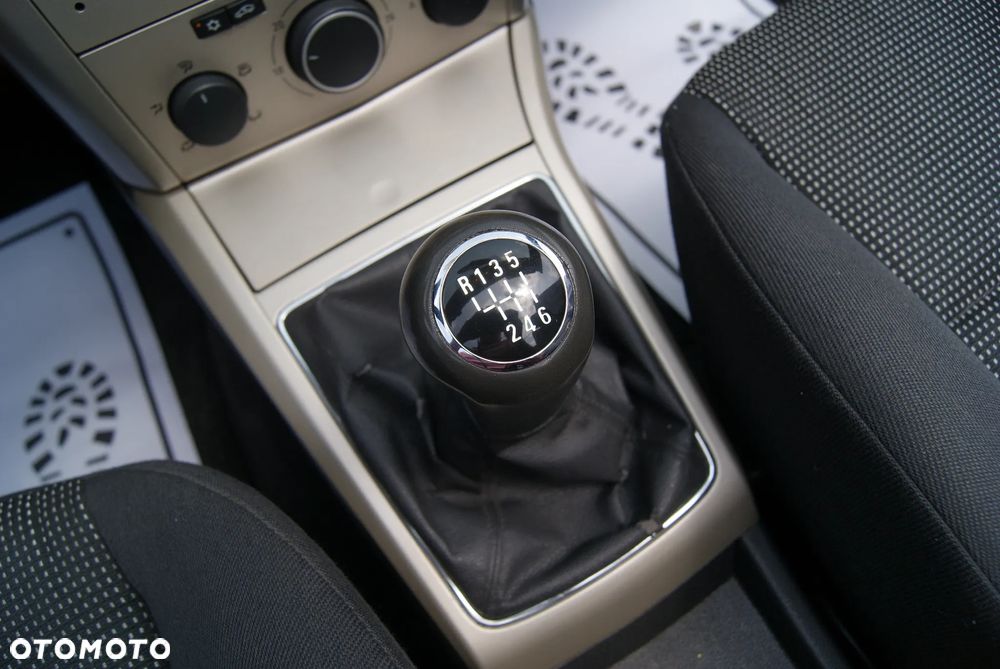 Opel Astra 1.9 CDTI Sport - 24