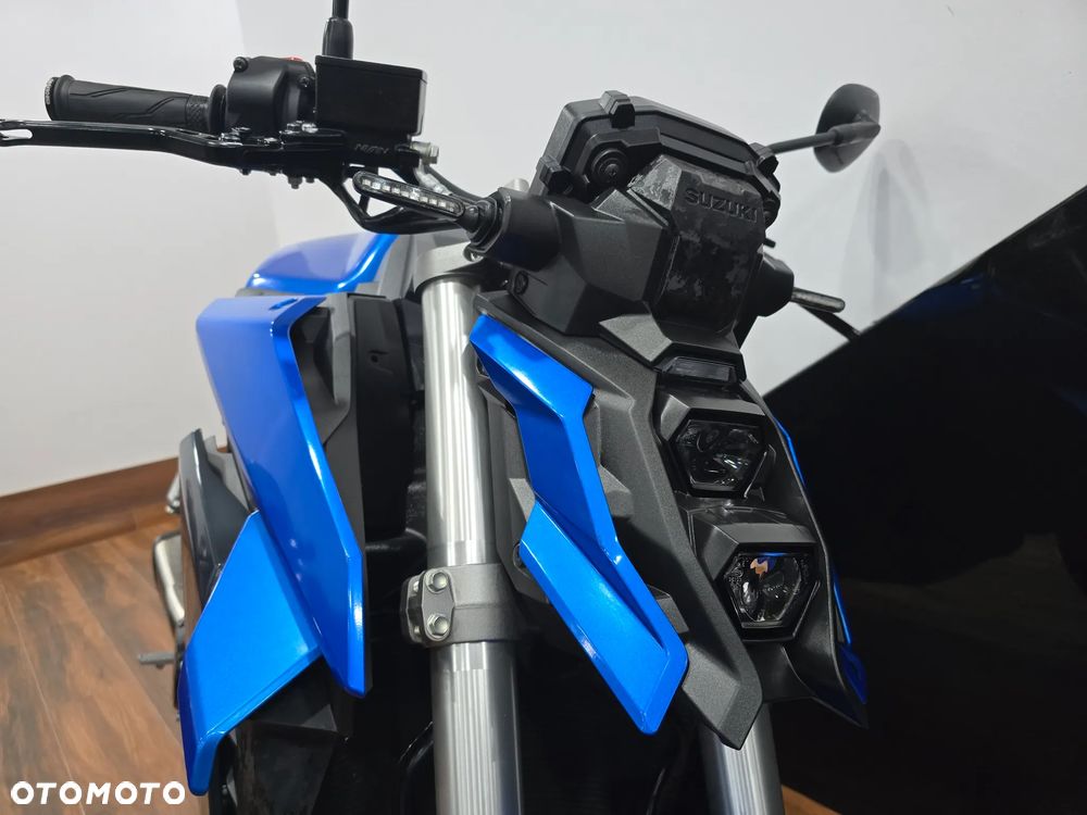 Suzuki GSX - 32