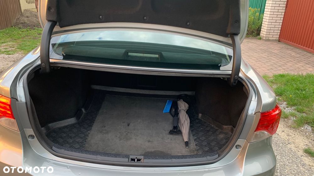 Toyota Avensis - 15
