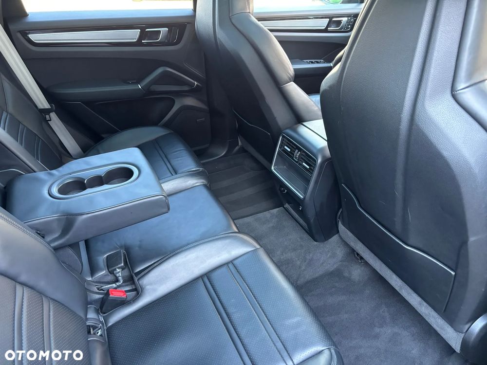 Porsche Cayenne Platinum Edition - 15