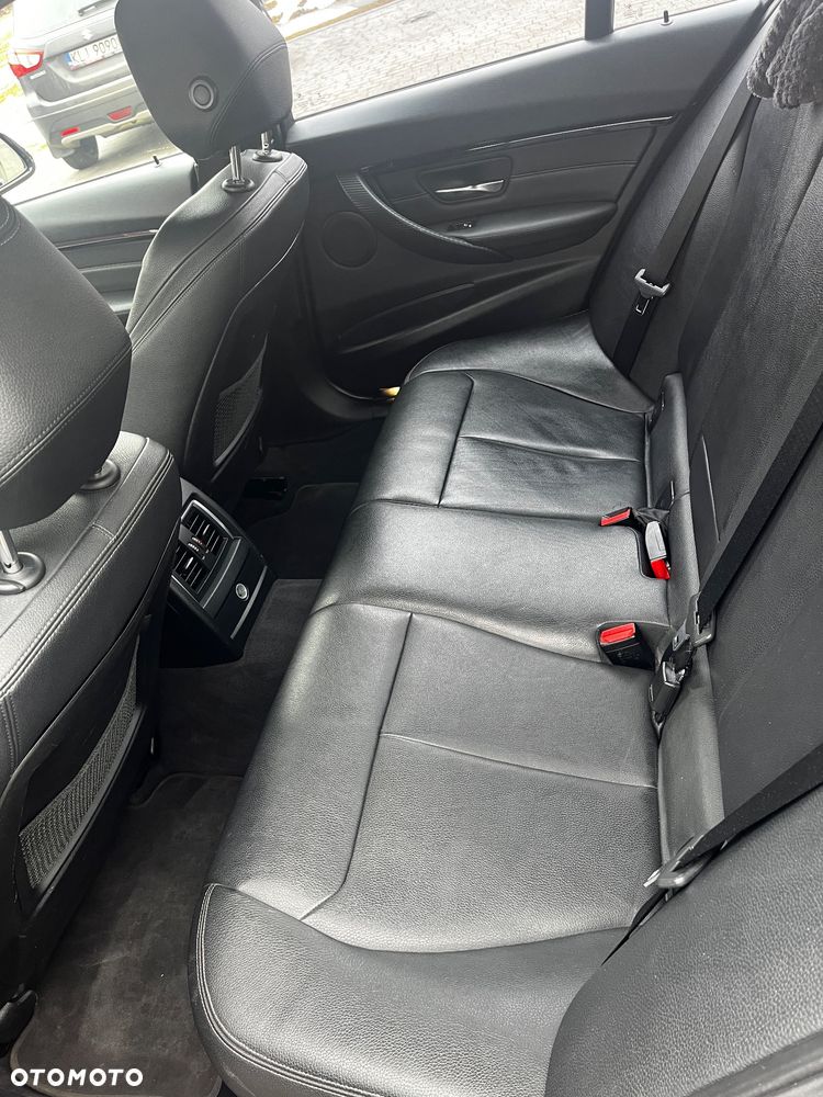 BMW Seria 3 320d xDrive M Sport Shadow - 13