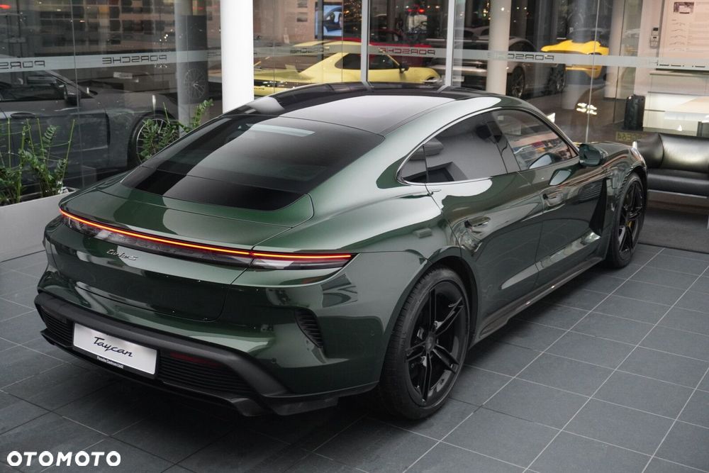 Porsche Taycan Turbo S - 12