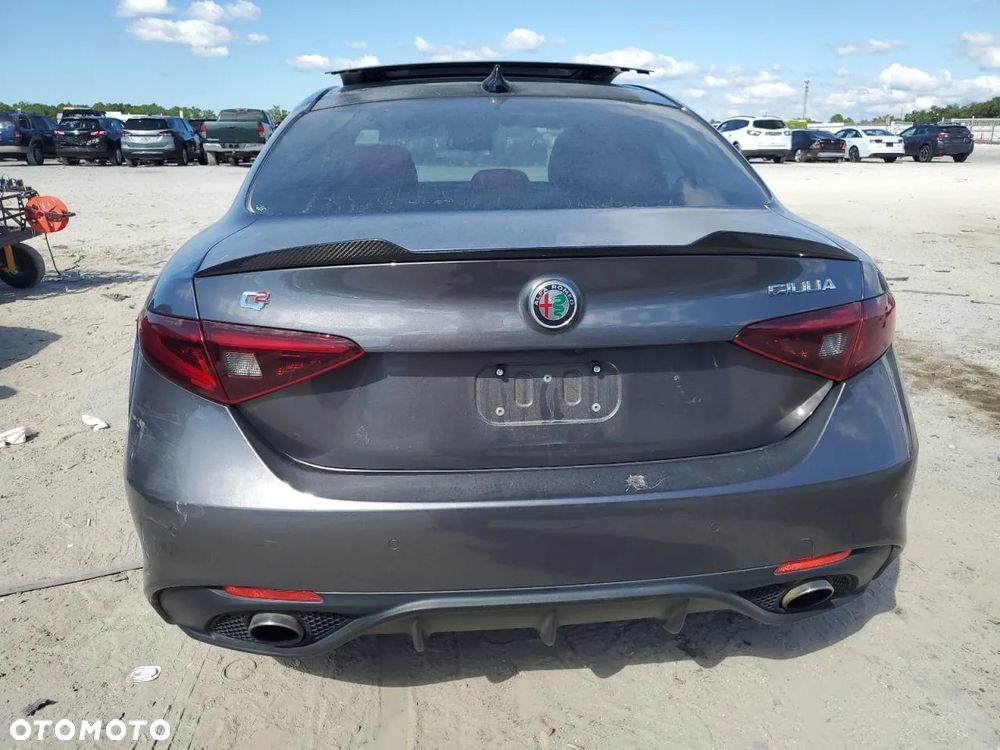 Alfa Romeo Giulia 2.0 Turbo 16V AT8 Veloce - 6