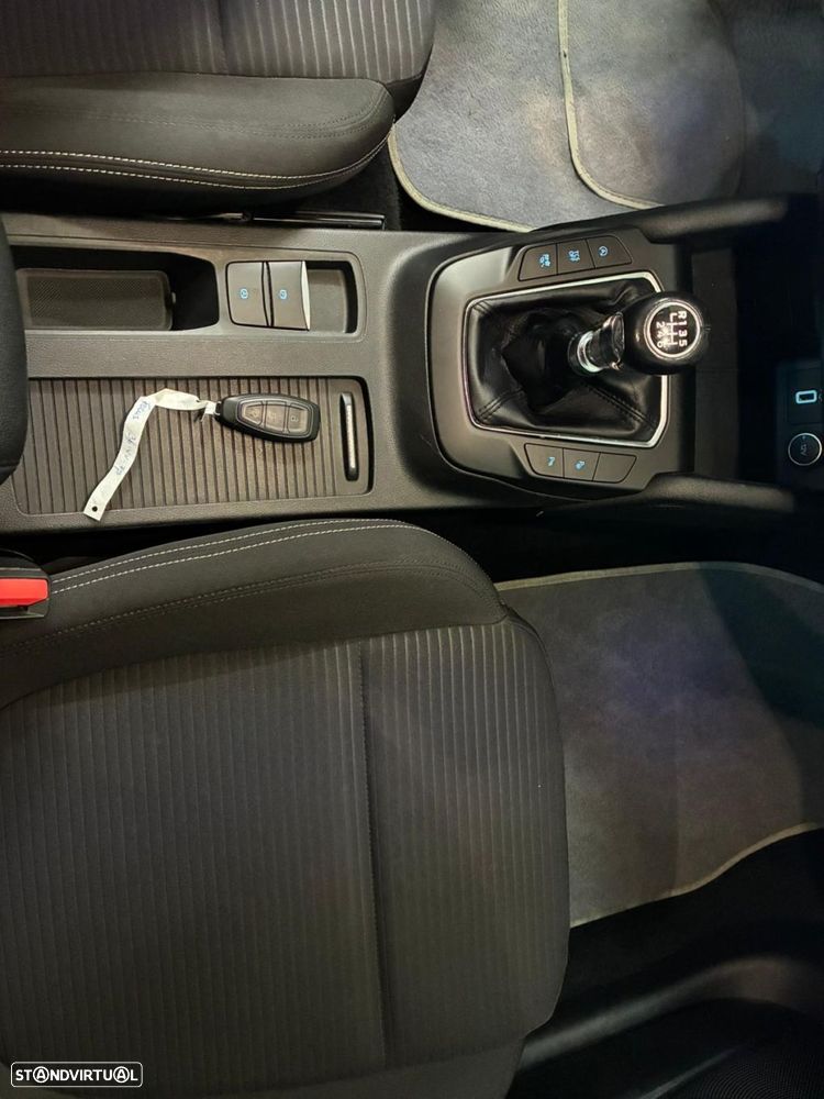 Ford Focus SW 1.5 TDCi EcoBlue Titanium - 24