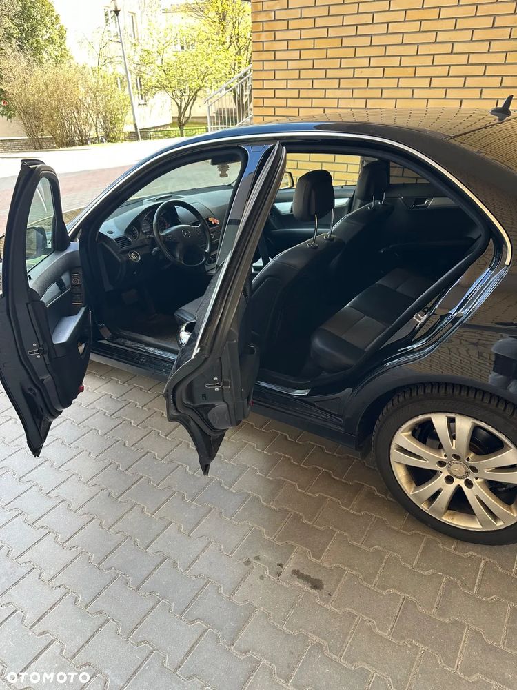 Mercedes-Benz Klasa C 180 CGI Automatik BlueEFFICIENCY Avantgarde - 7