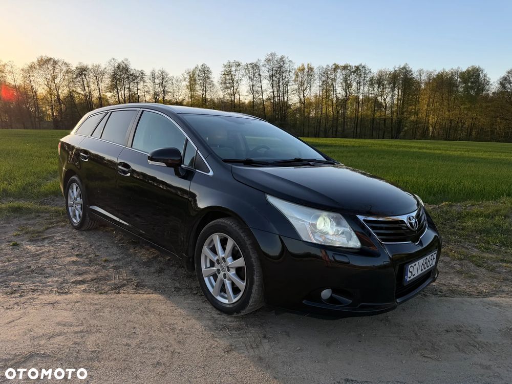 Toyota Avensis 1.8 Premium EU5 - 19