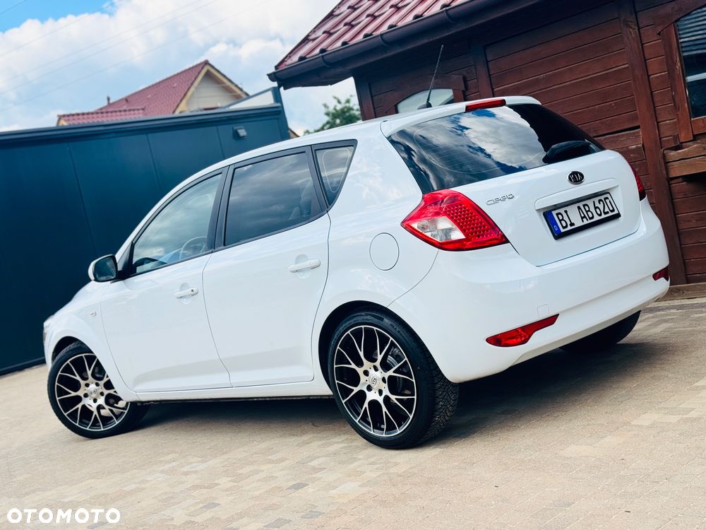 Kia Ceed 1.4 CVVT Dream-Team Edition - 3