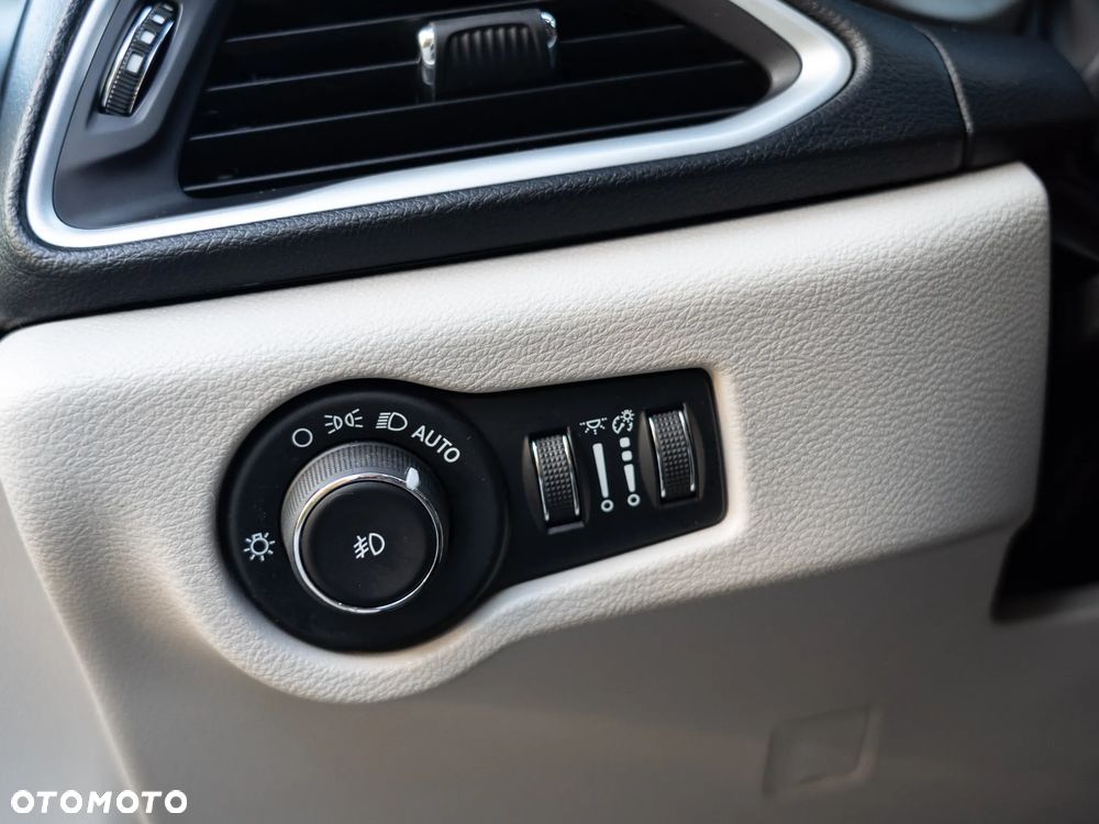 Chrysler Pacifica - 21