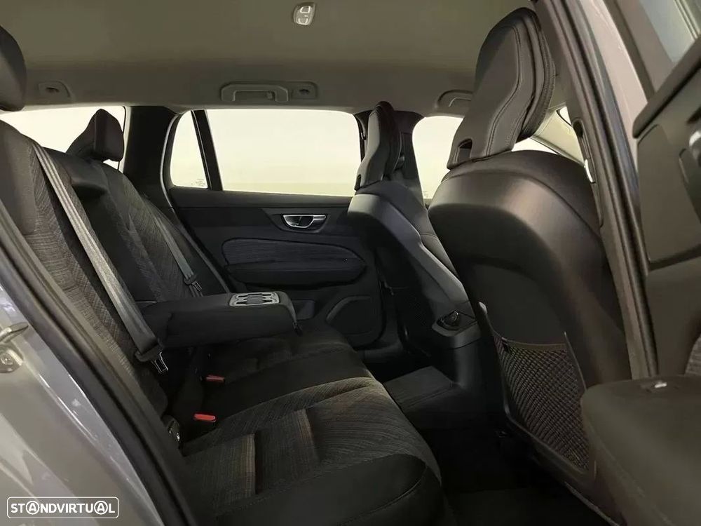 Volvo V60 2.0 T6 AWD TE Essential - 17