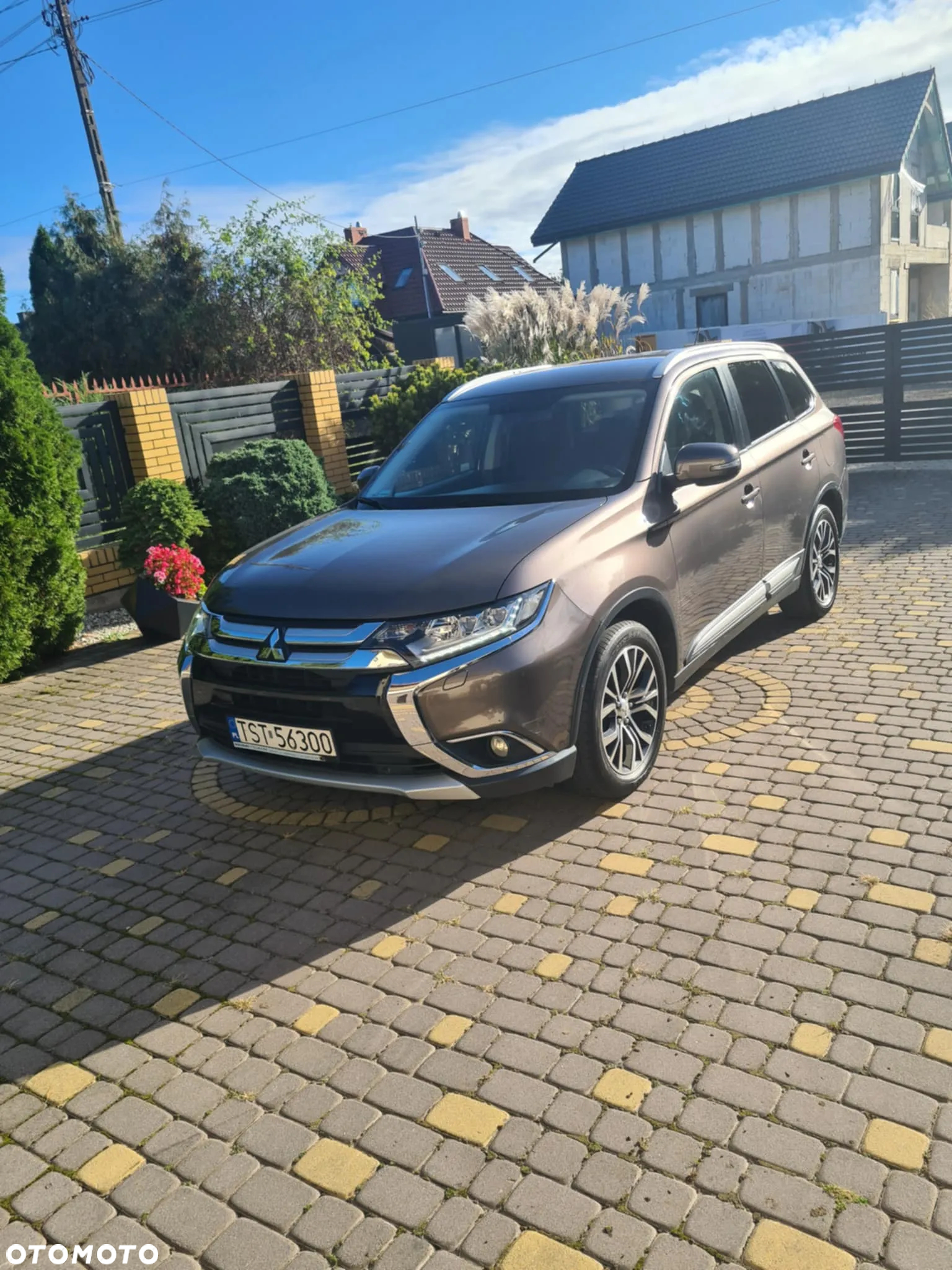 Mitsubishi Outlander 2.0 Intense + Navi 4WD CVT - 2