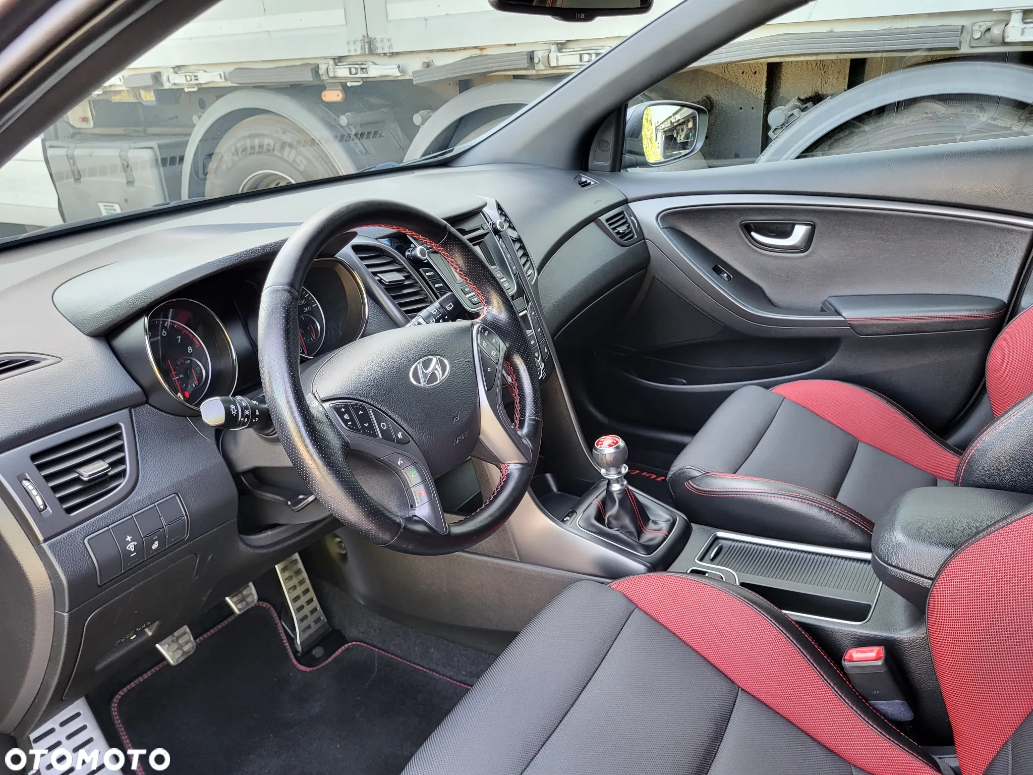 Hyundai i30 1.6 GDI Turbo Luxury - 16