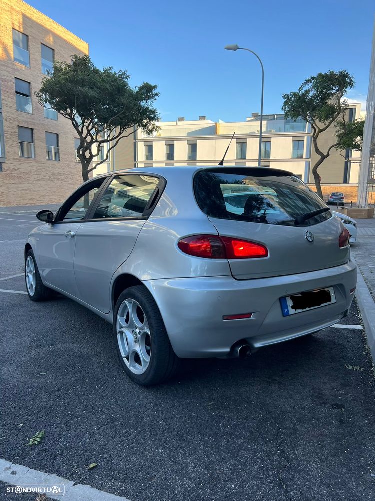 Alfa Romeo 147 1.9 JTD 16V Executive - 4