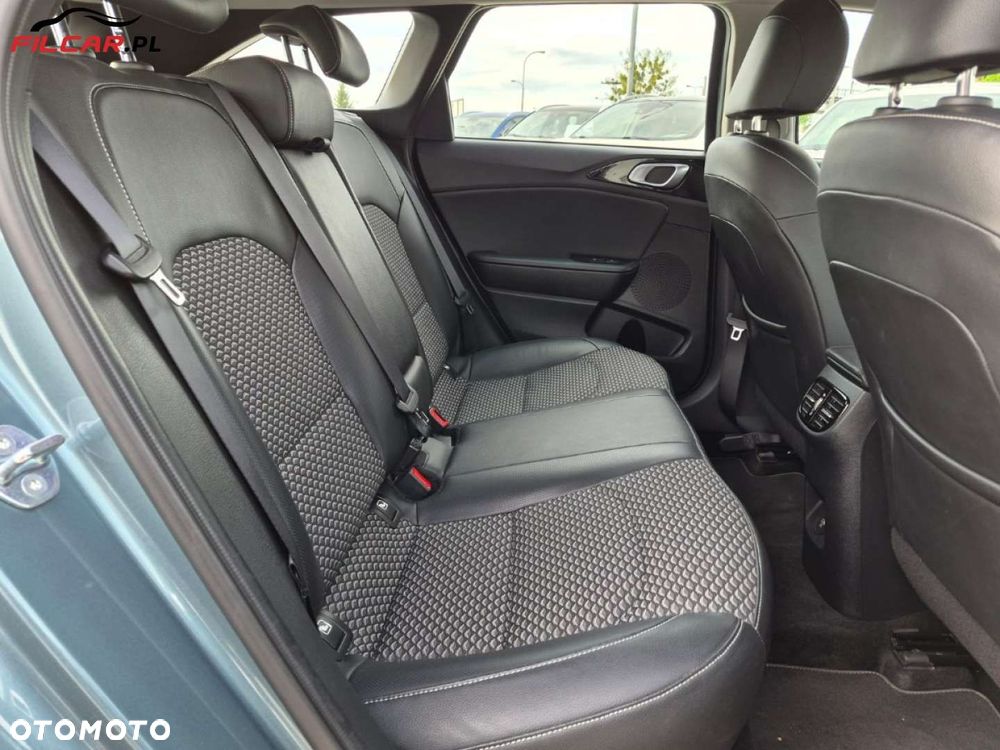 Kia Ceed - 24