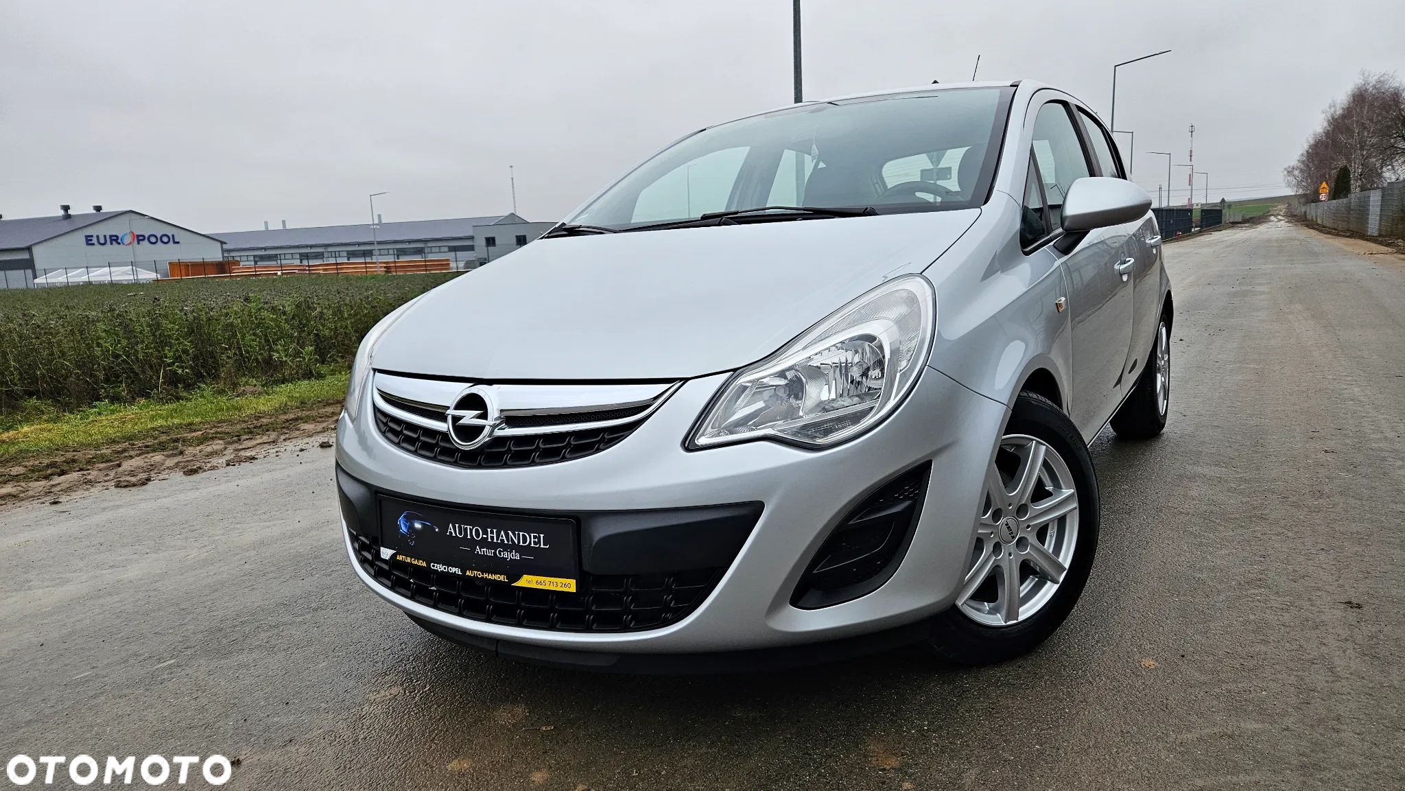 Opel Corsa 1.4 16V Color Edition - 1
