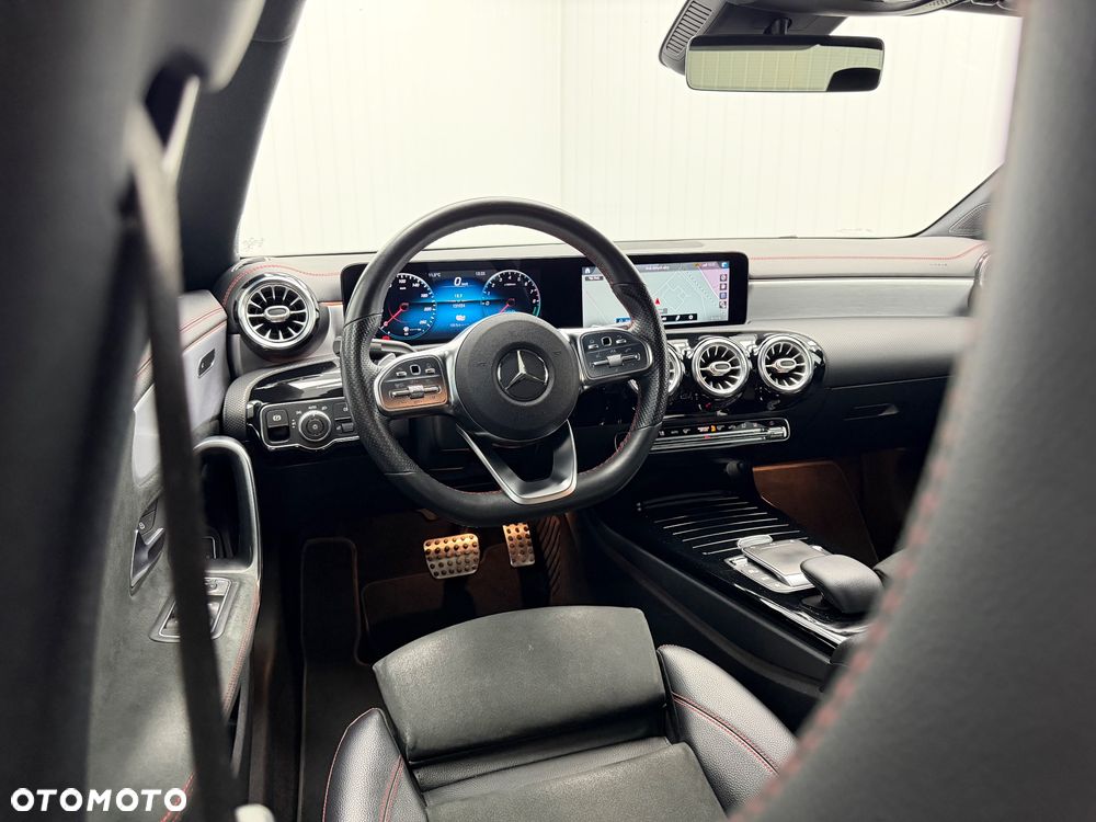 Mercedes-Benz CLA 250 E AMG Line 8G-DCT - 25