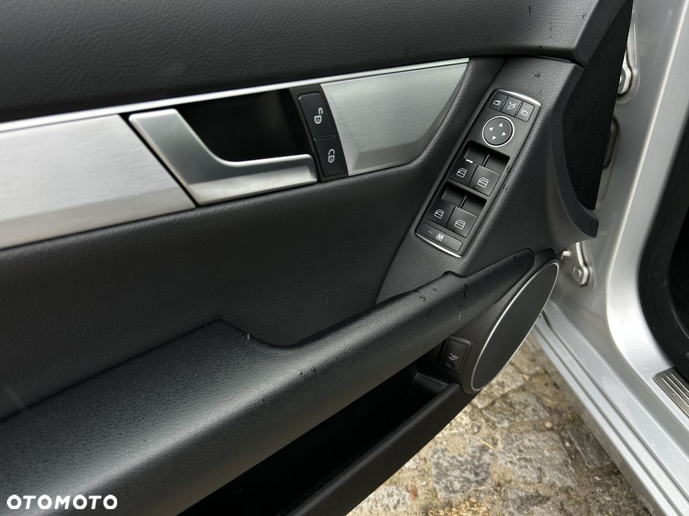 Mercedes-Benz Klasa C 180 BlueEFFICIENCY 7G-TRONIC Avantgarde - 18
