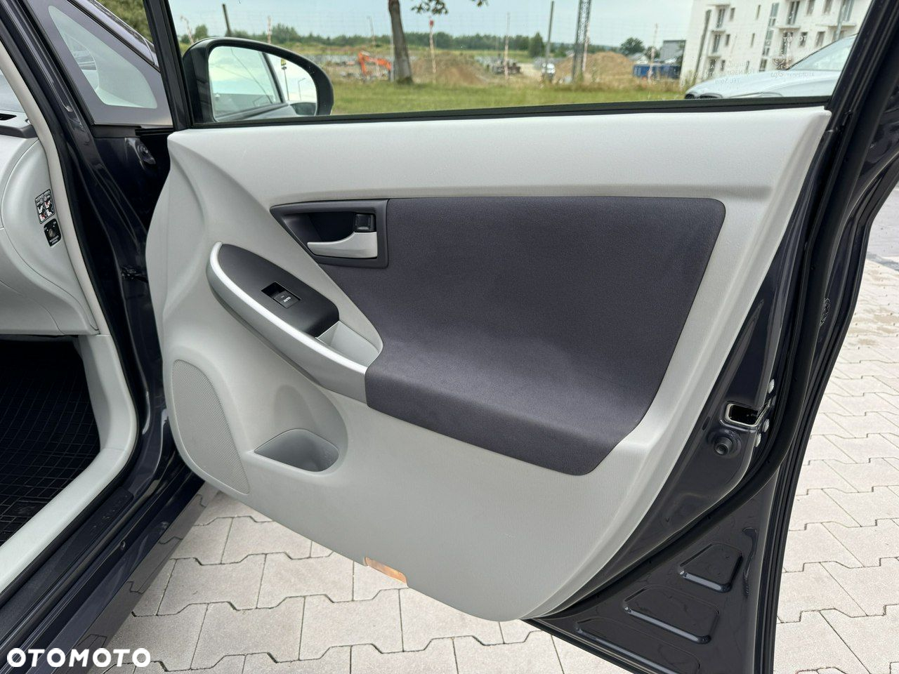 Toyota Prius 1.8 HSD Premium - 34