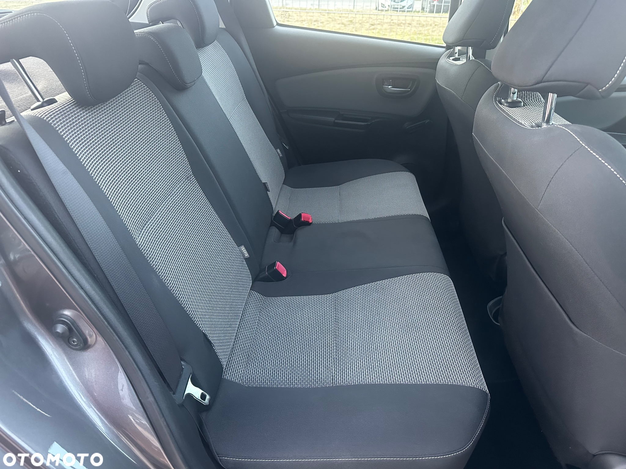 Toyota Yaris Hybrid 1.5 VVT-i - 23