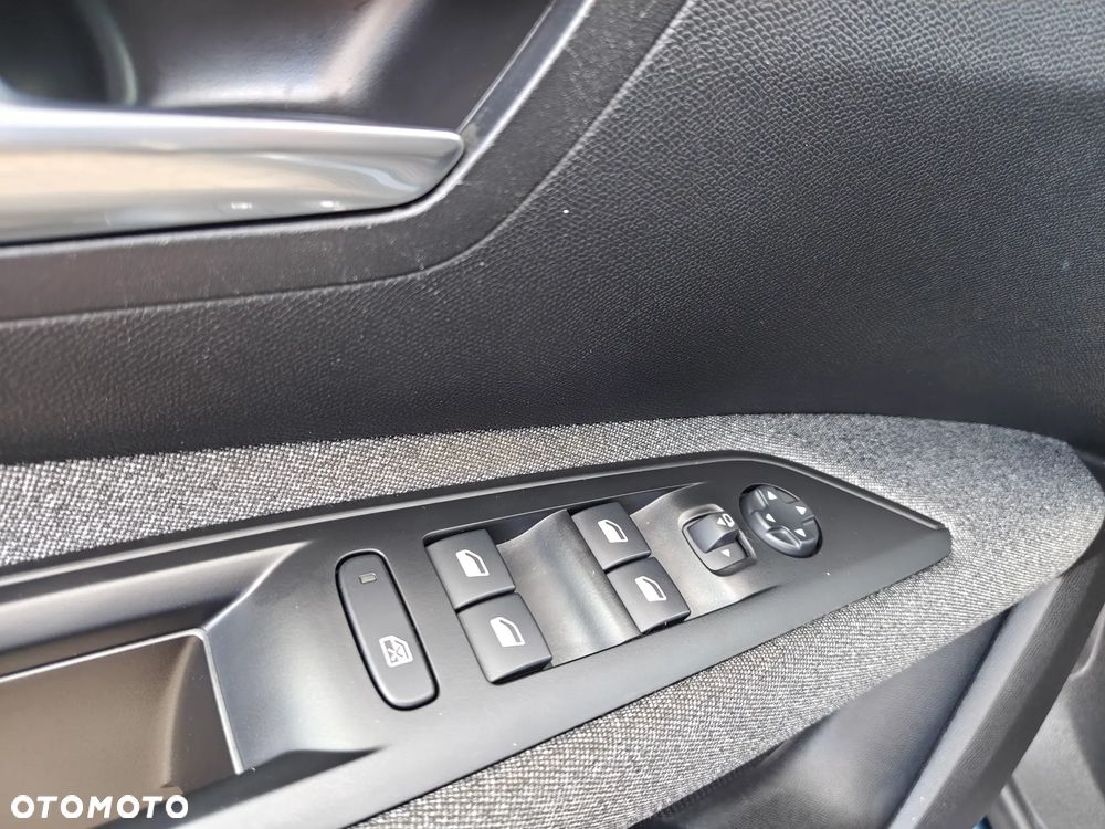 Peugeot 3008 BlueHDi 130 Stop & Start EAT8 Active Business-Paket - 30
