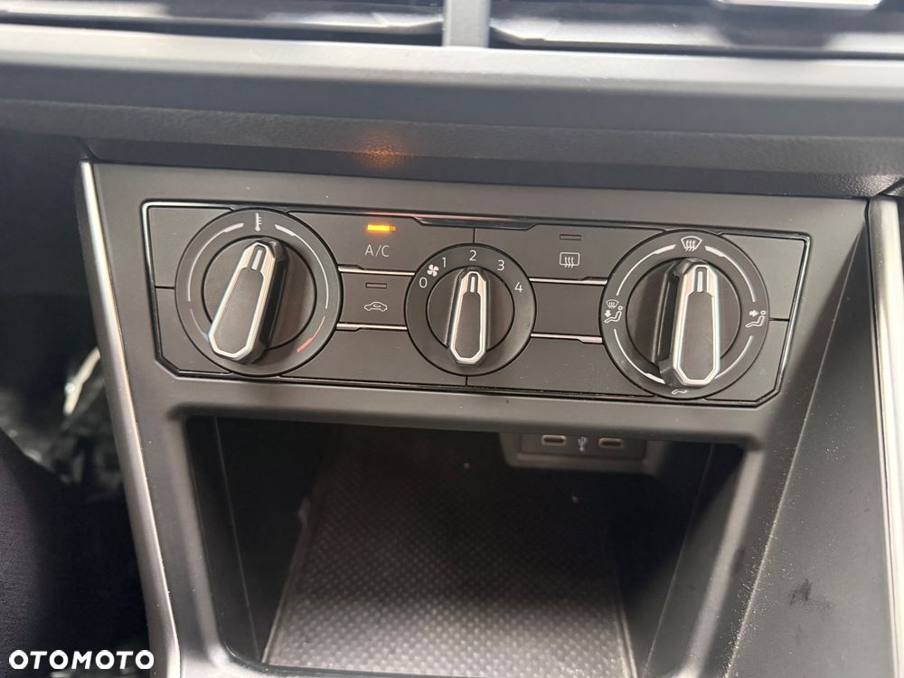 Volkswagen Polo 1.0 MPI Life - 22