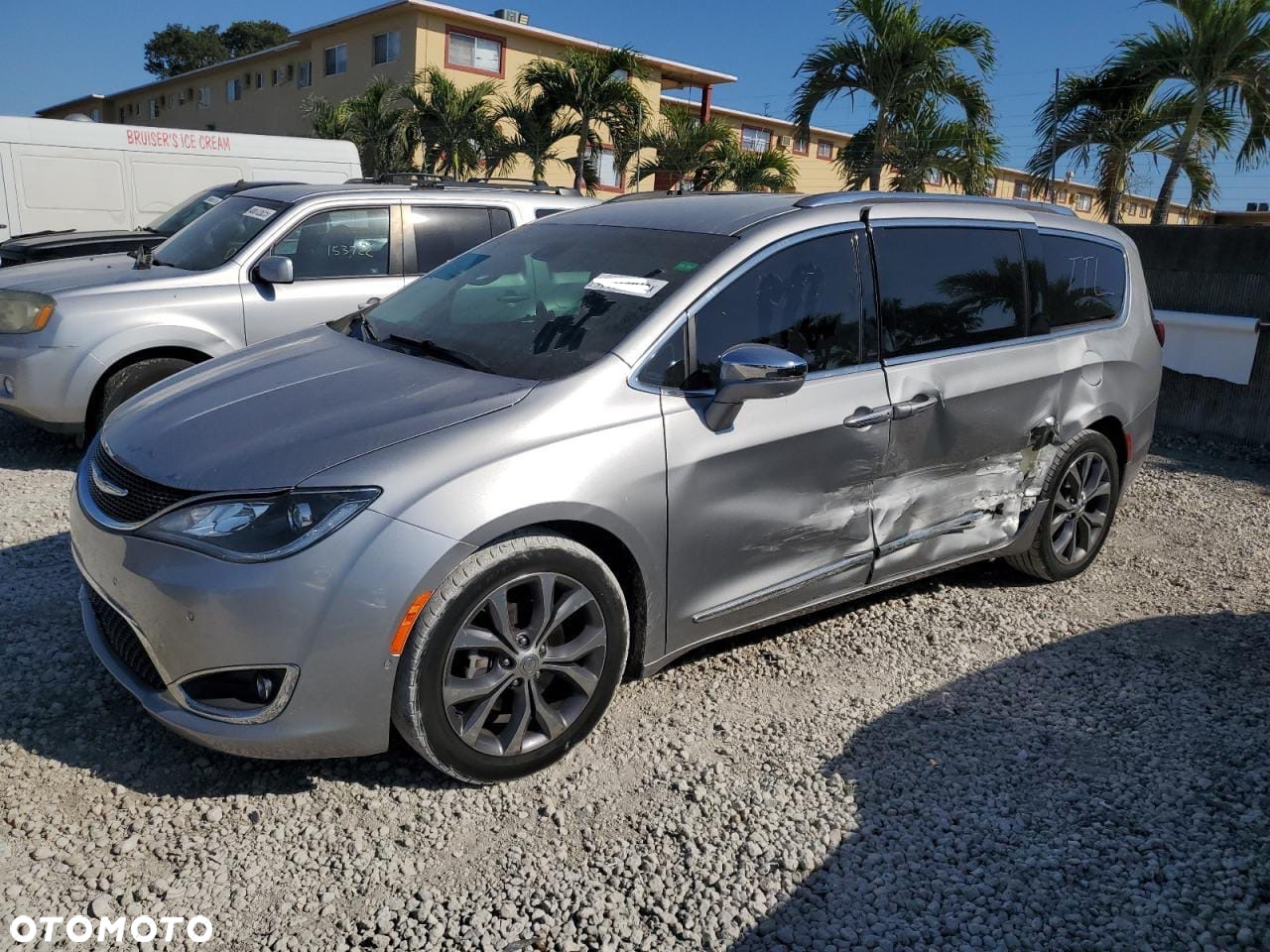 Chrysler Pacifica - 22