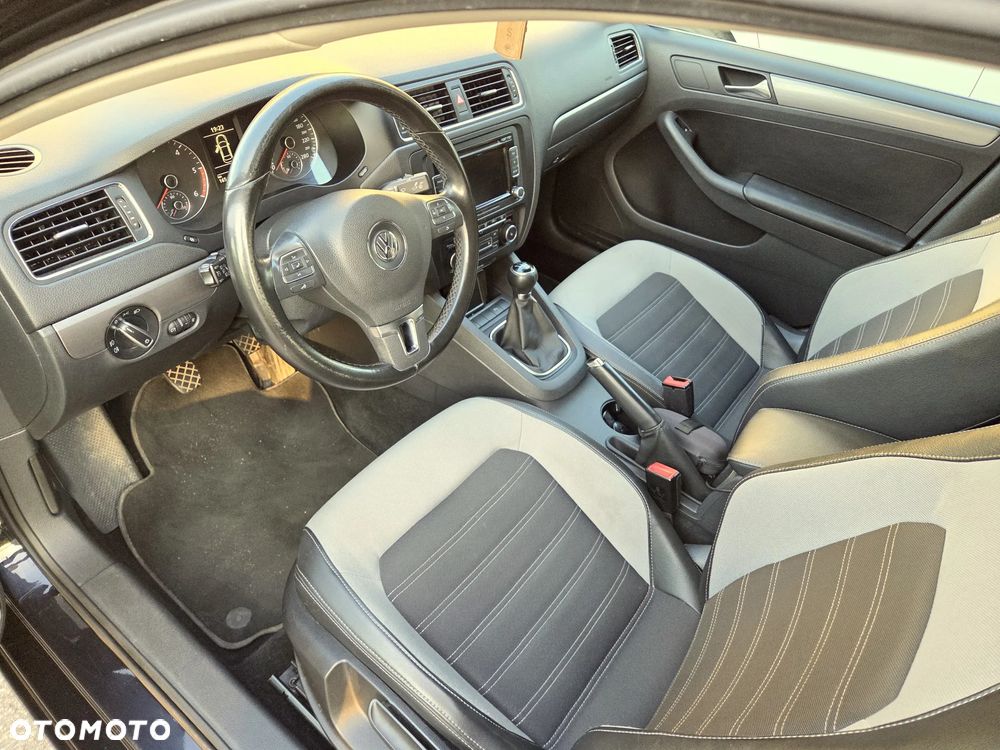 Volkswagen Jetta 1.6 TDI Highline - 6