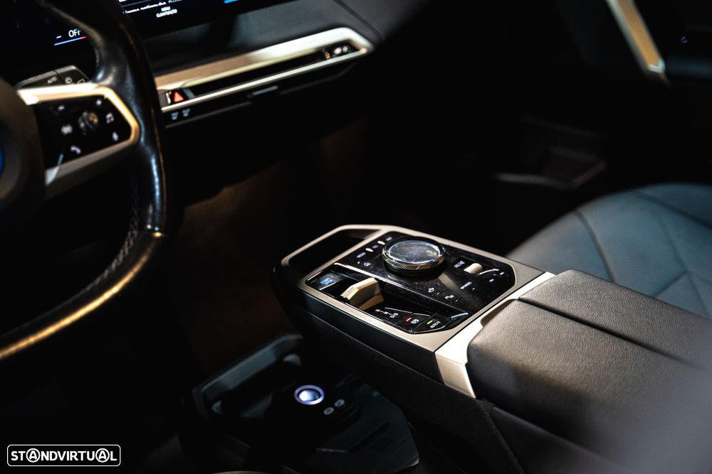 BMW iX xDrive 40 Pack Desportivo - 9