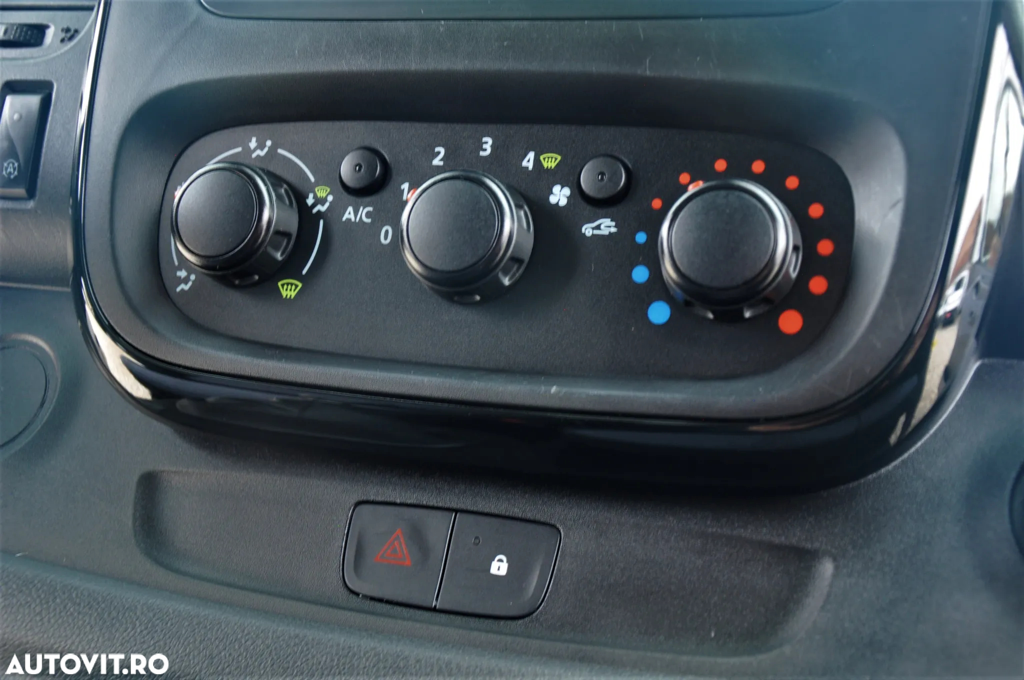 Opel Vivaro Furgon Maxi - 22
