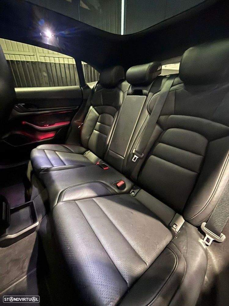 Porsche Taycan Cross Turismo 4 - 7