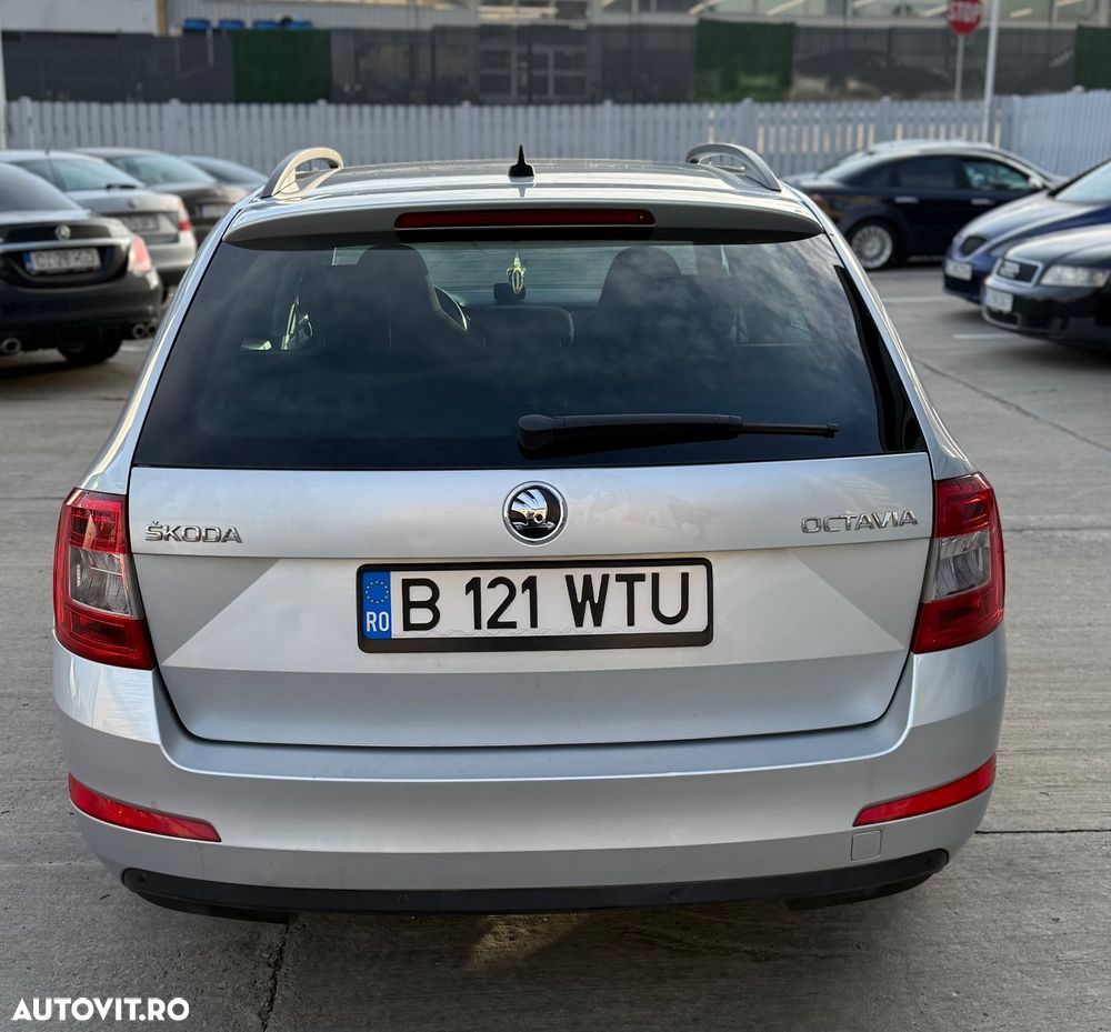 Skoda Octavia 1.6 TDI DSG Ambition - 4