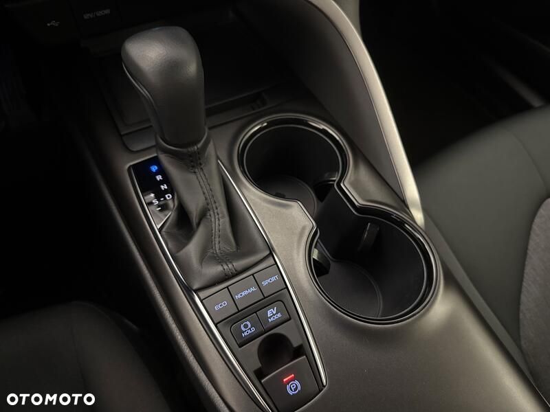 Toyota Camry - 17