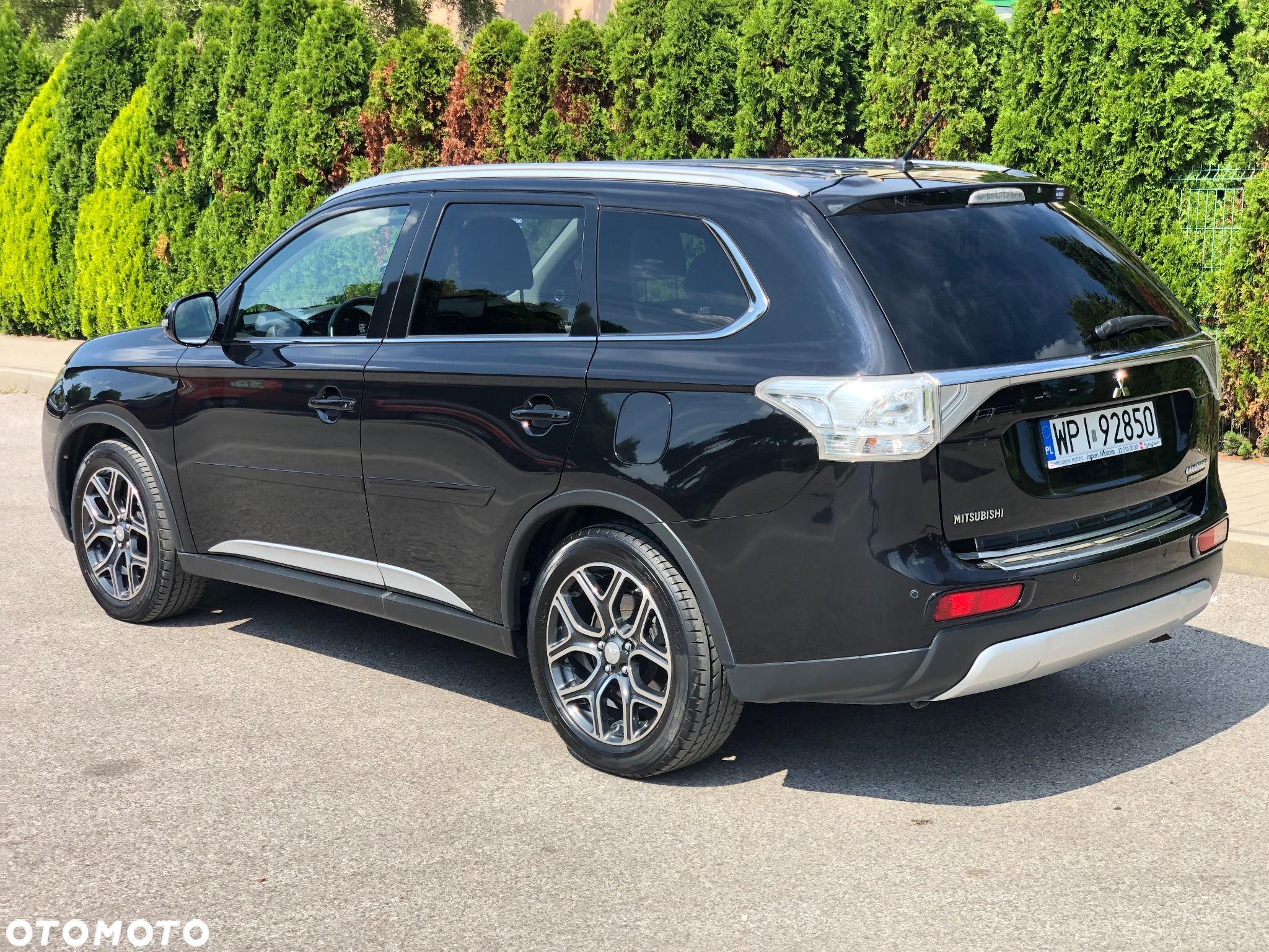 Mitsubishi Outlander 2.0 Intense + Navi 4WD CVT - 9
