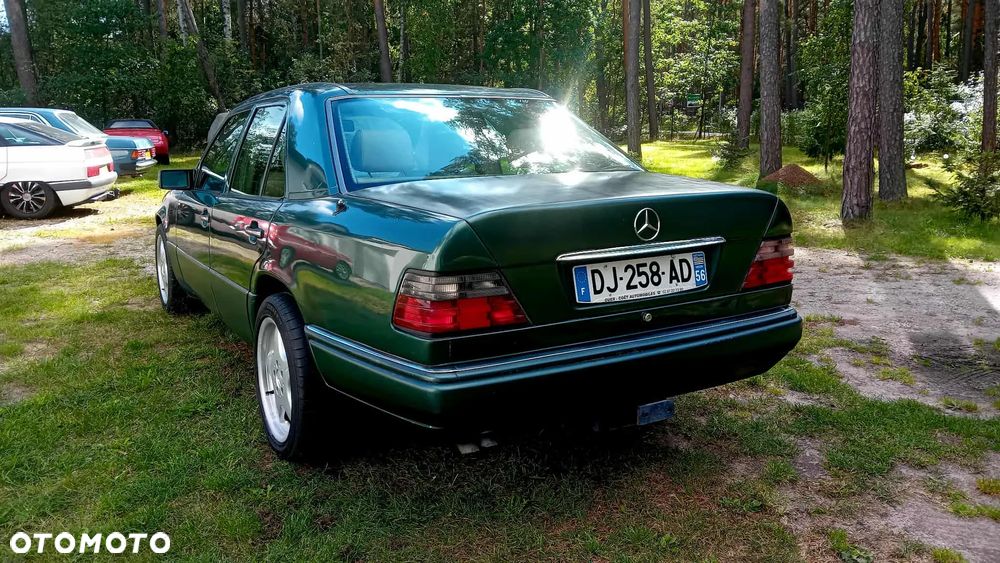 Mercedes-Benz Klasa E 300 D Turbo - 17