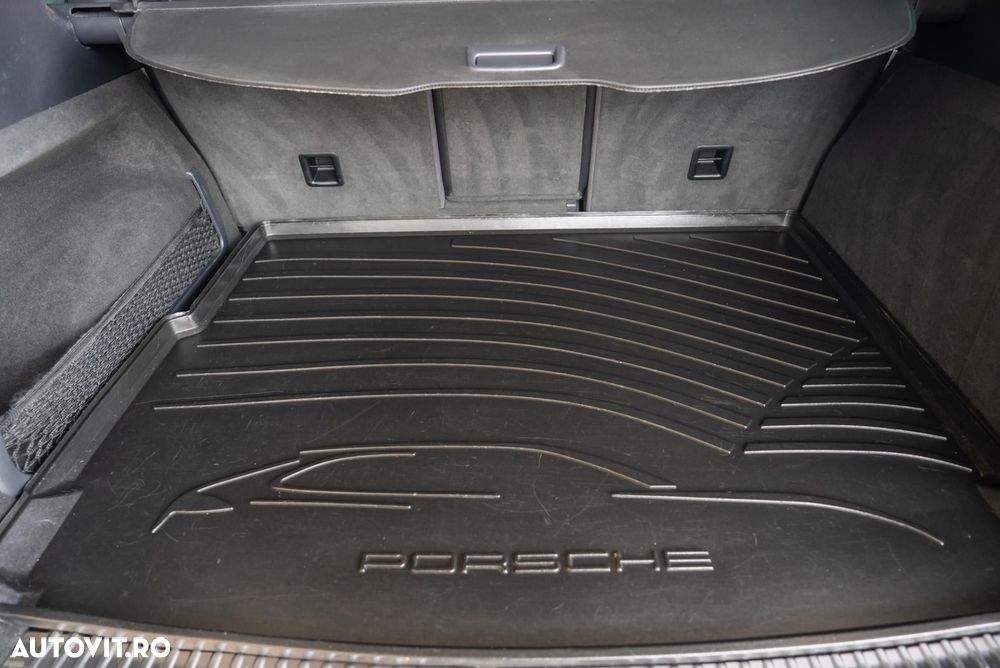 Porsche Cayenne 3.0 L V6 - 12