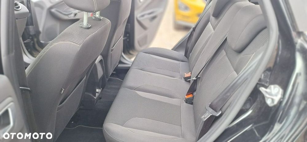 Ford Fiesta - 12