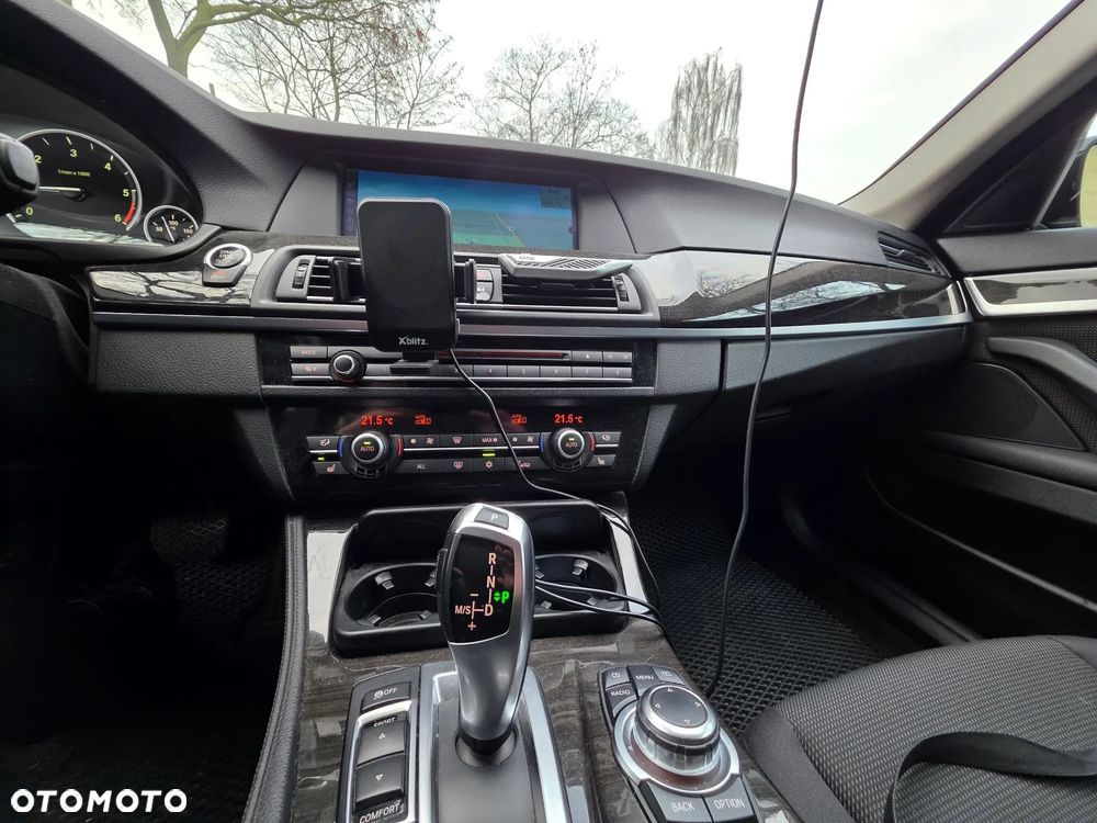 BMW Seria 5 525d - 14