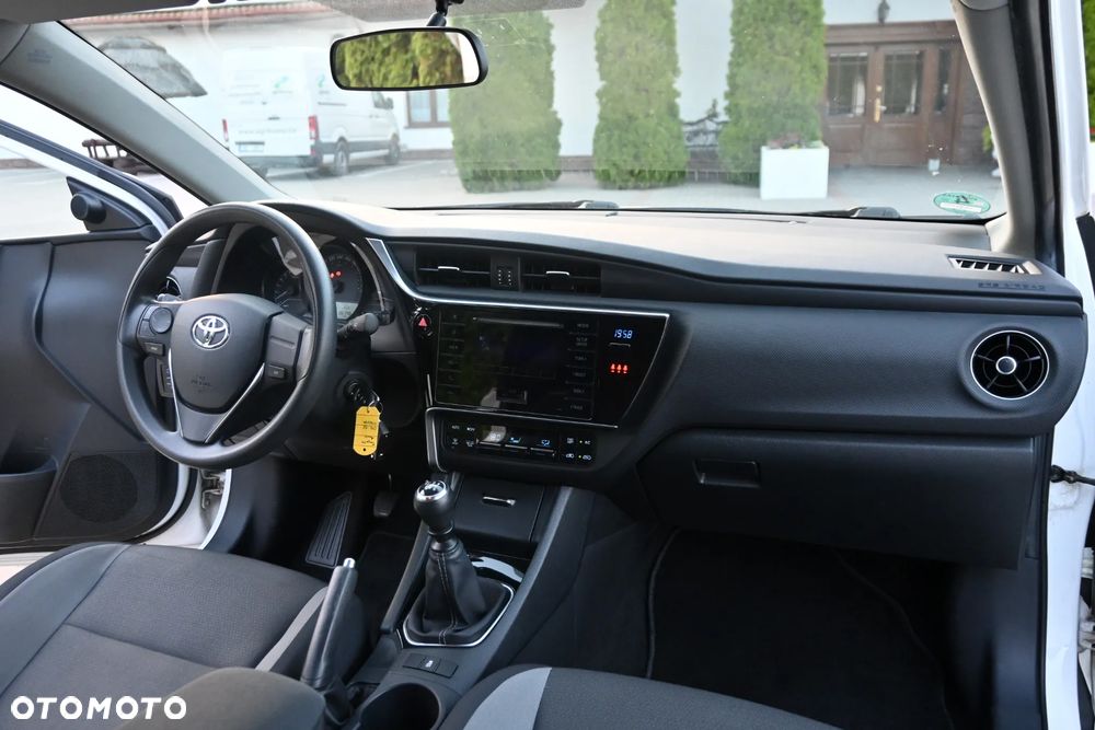 Toyota Auris 1.33 VVT-i Premium + - 24