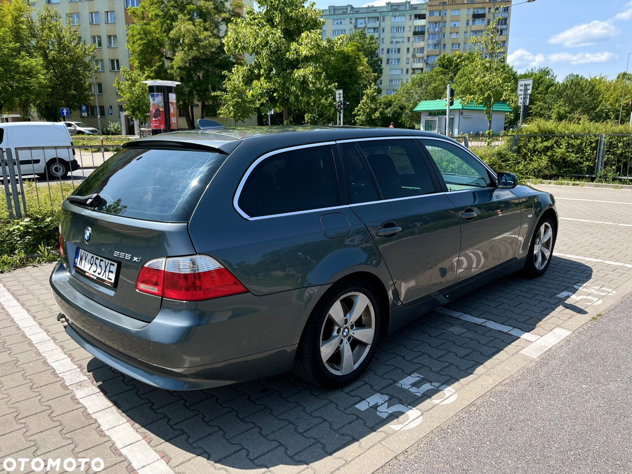 BMW Seria 5 525xi Touring - 8