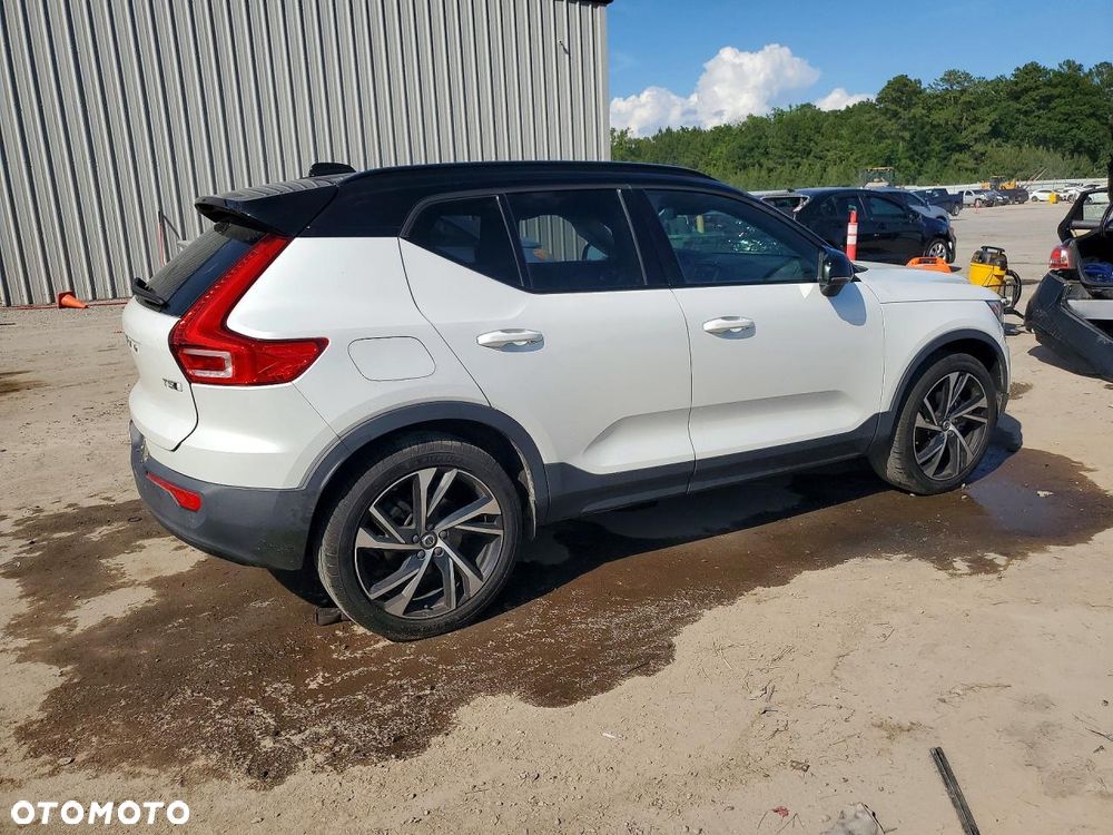 Volvo XC 40 T5 AWD R-Design - 3