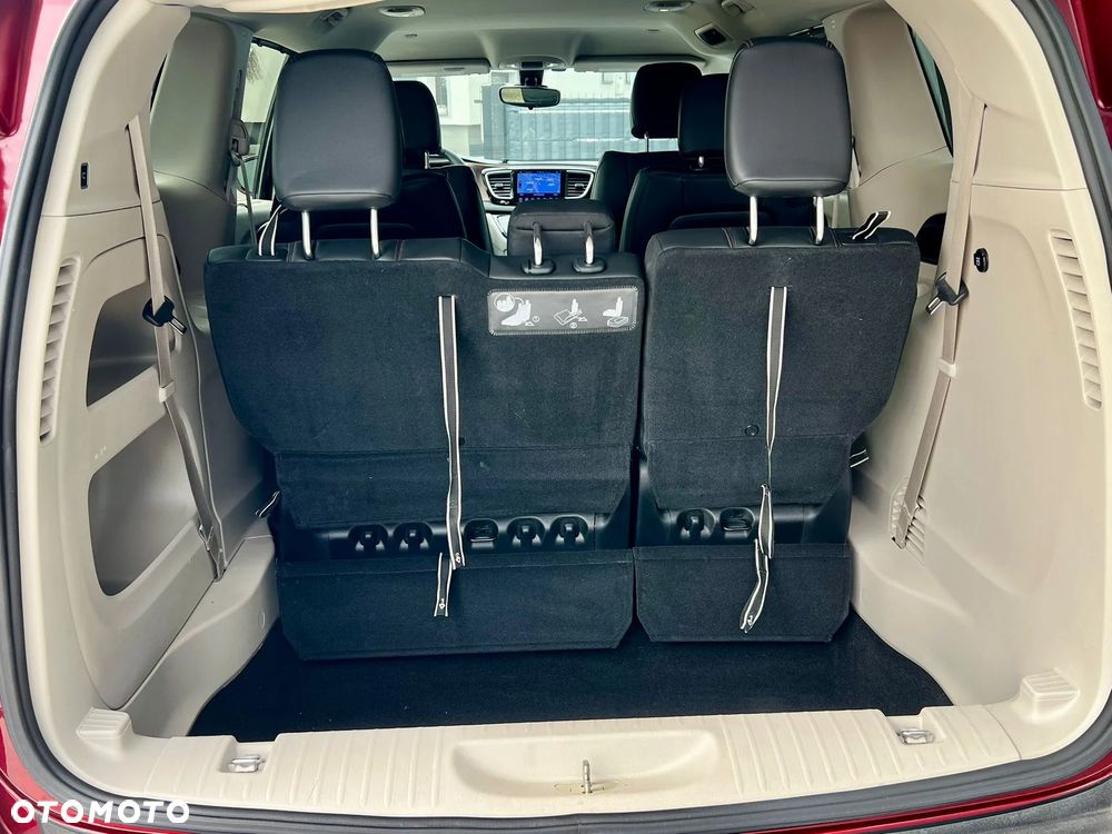 Chrysler Pacifica - 16