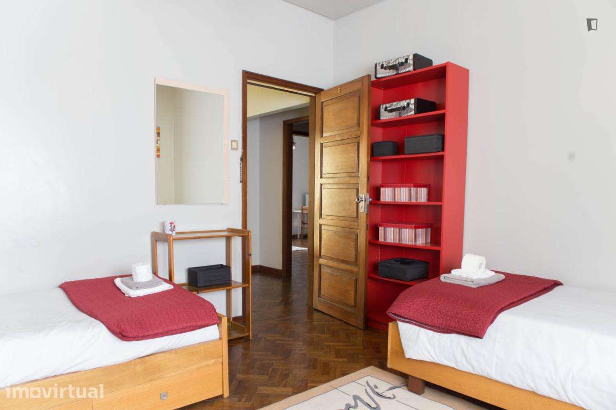 Quarto - localizado em Paranhos Porto - Grande imagem: 5/43